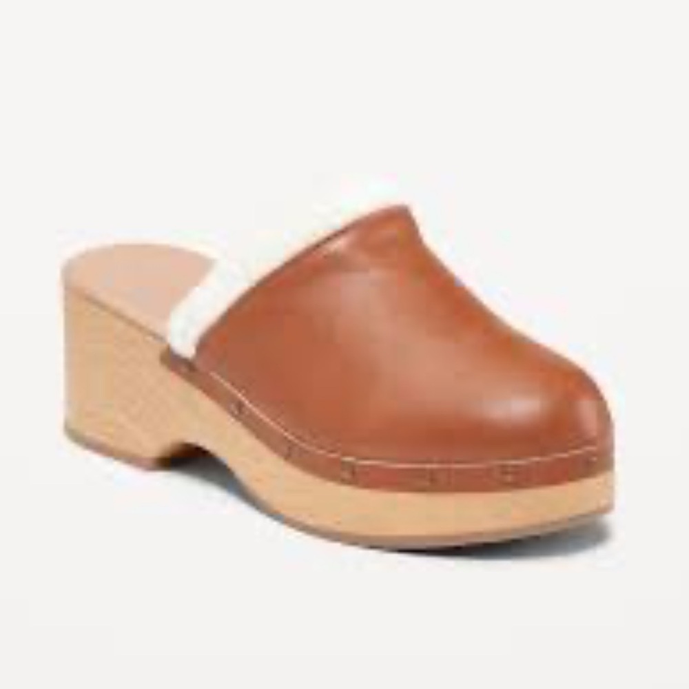 Old Navy  Faux Leather Sherpa Detail Clogs